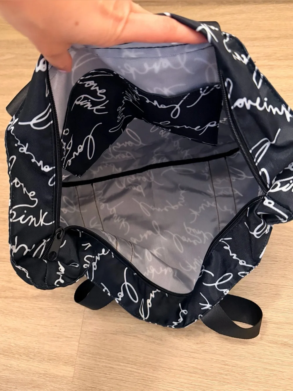 🆕 NWOT Victoria’s Secret Black Love PINK Zipper Tote Bag